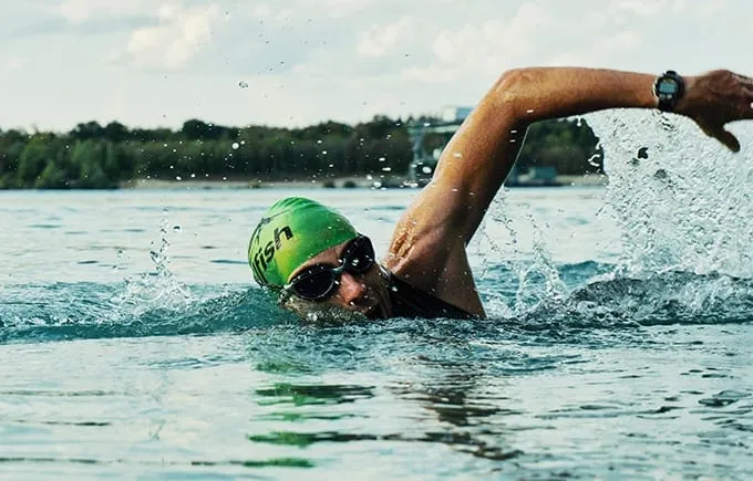 Schwimmen ohne Ohrenschmerzen dank Schwimmstöpseln